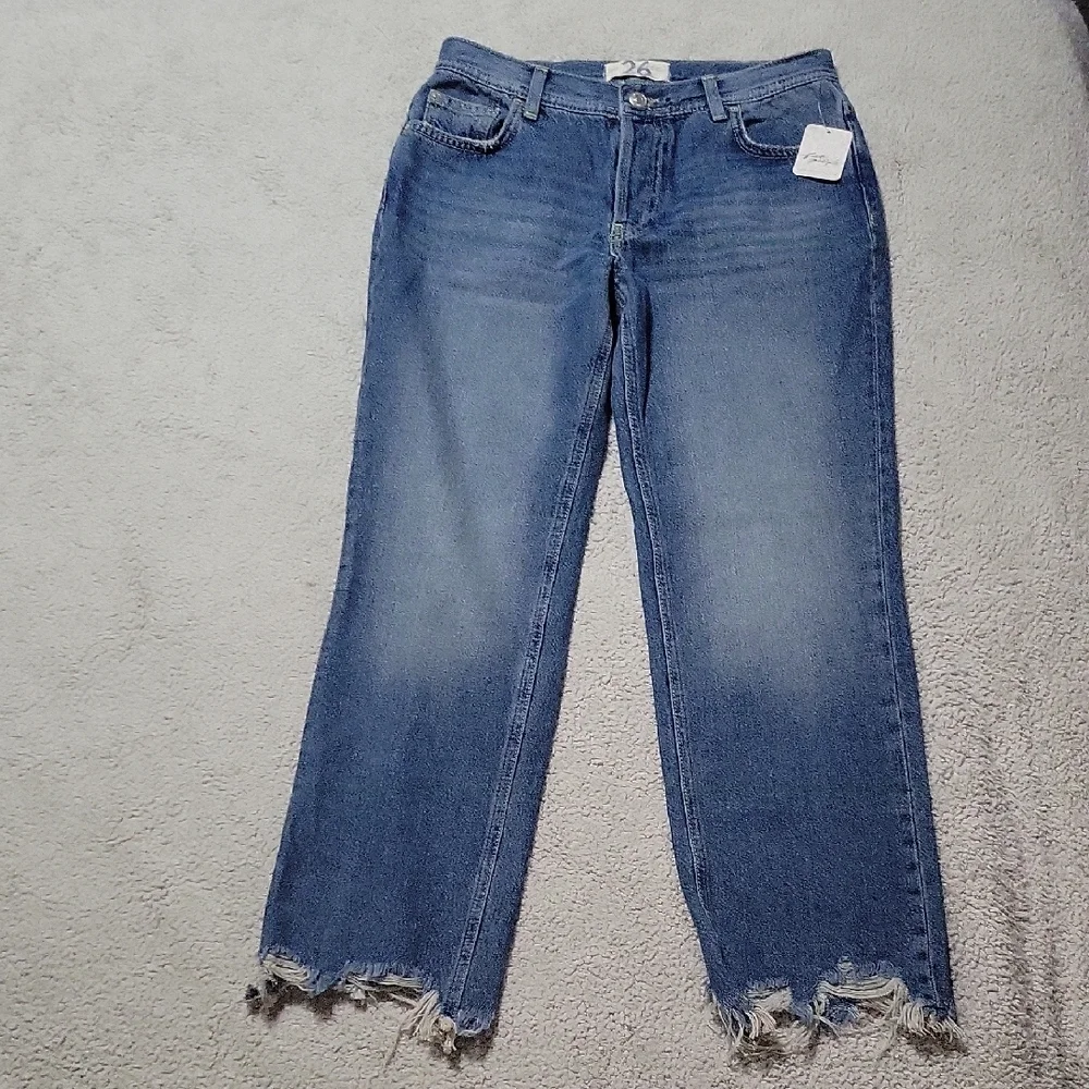 NWT- FREE PEOPLE -Stylish Blue Frayed Hem Cropped Jeans. Sz 26 - Picture 1 of 10
